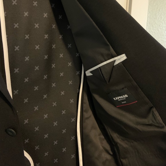 Express Men’s Classic Black Luxe Comfort Soft Suit Jacket
Size 38 - Picture 5 of 7